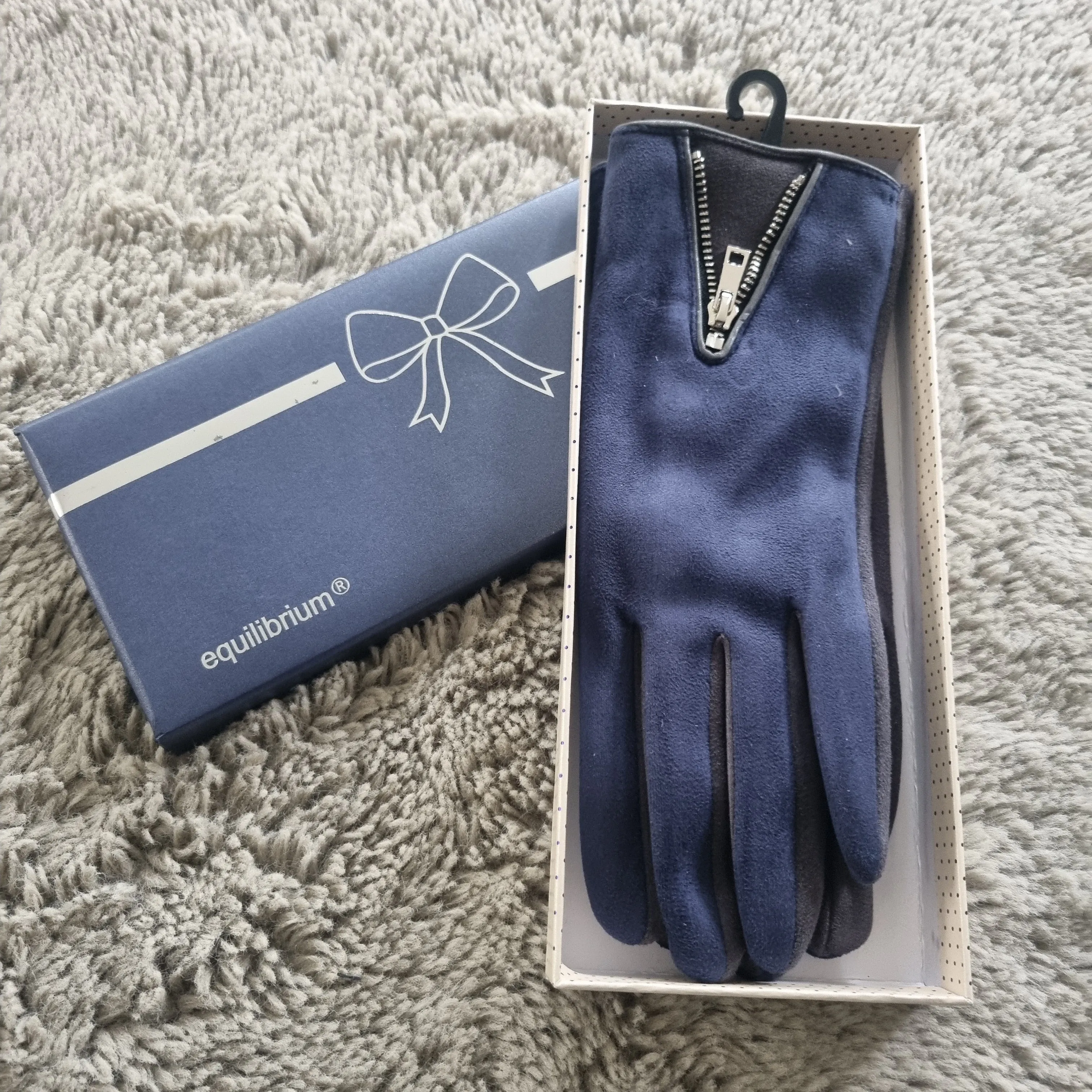 Equilibrium Zip gloves