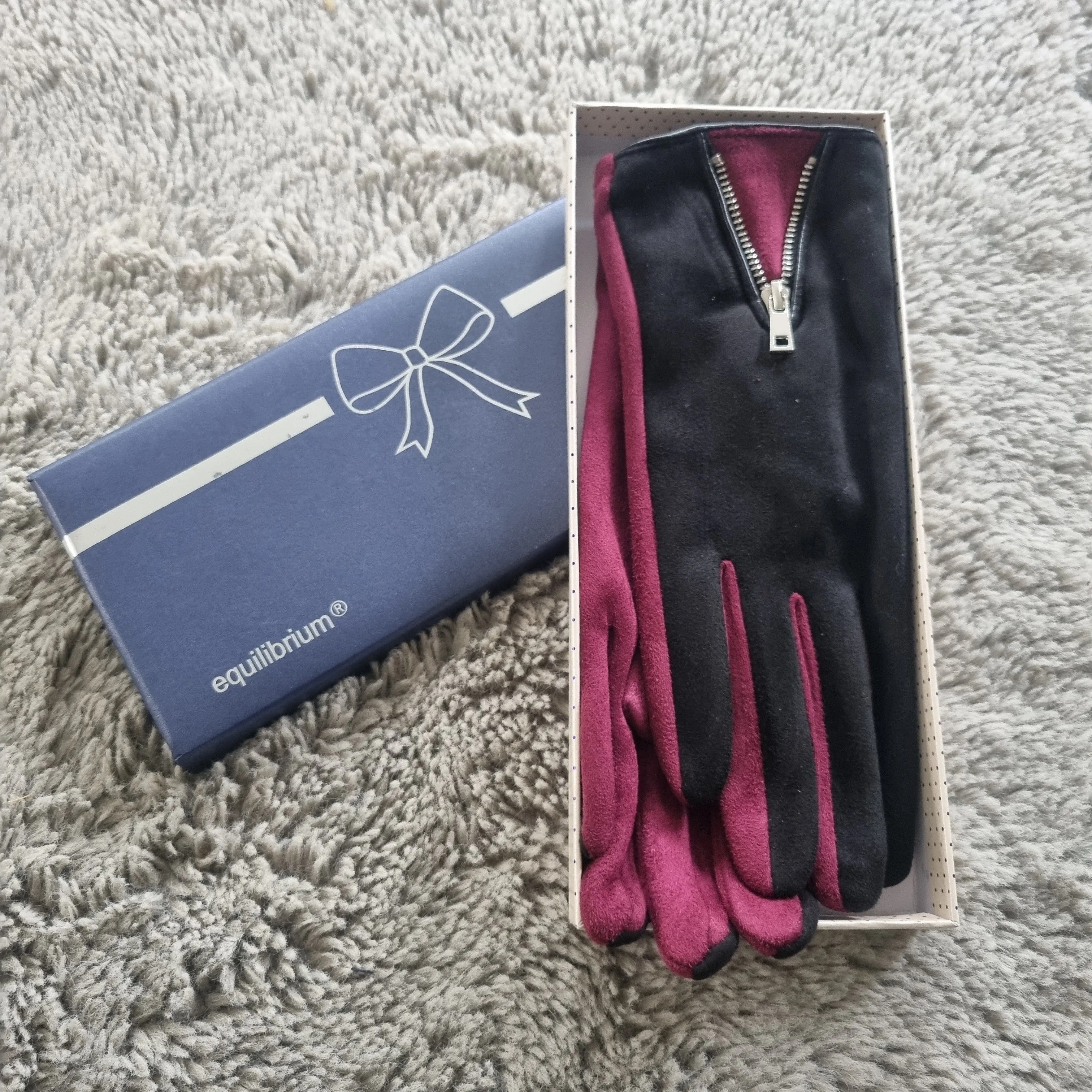 Equilibrium Zip gloves