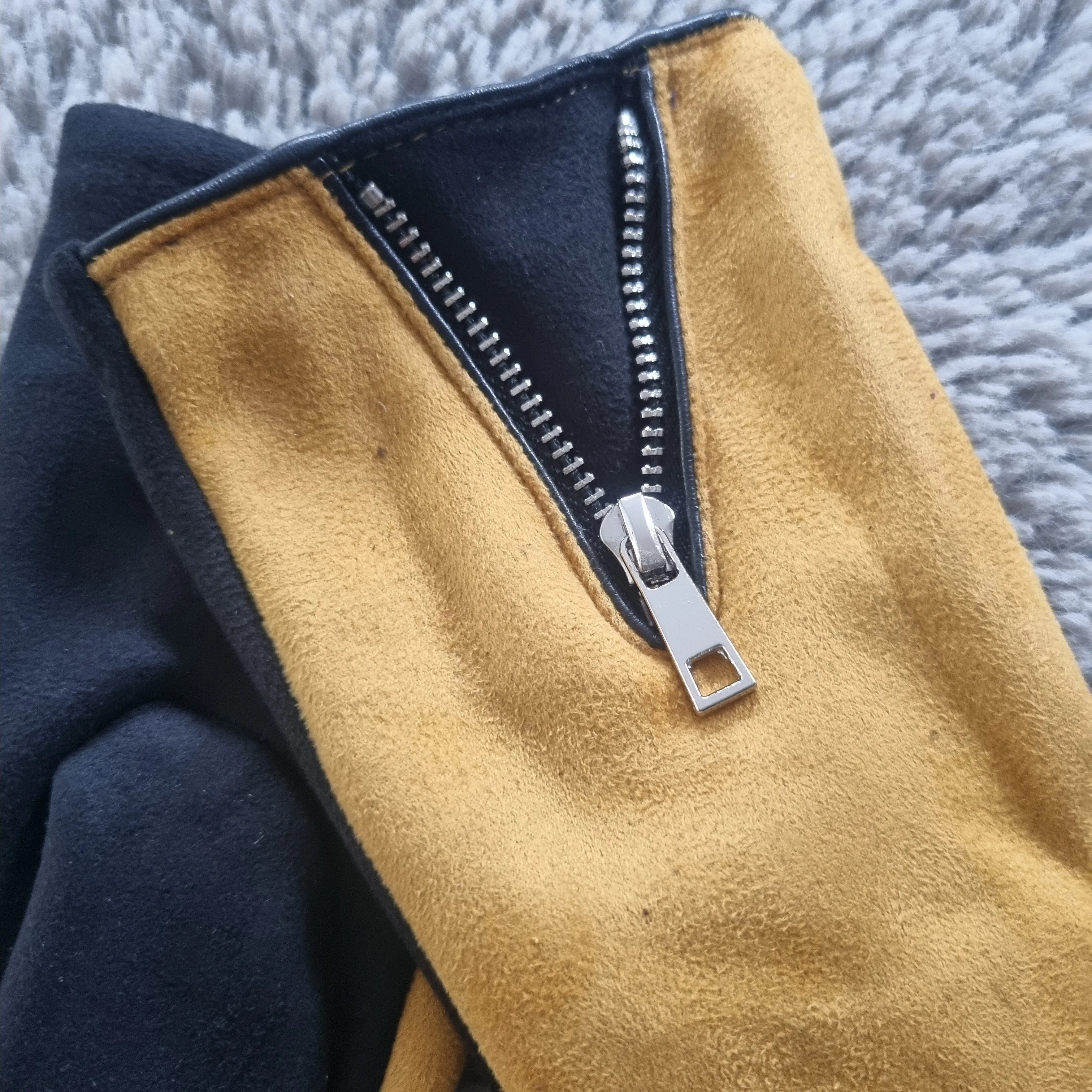 Equilibrium Zip gloves
