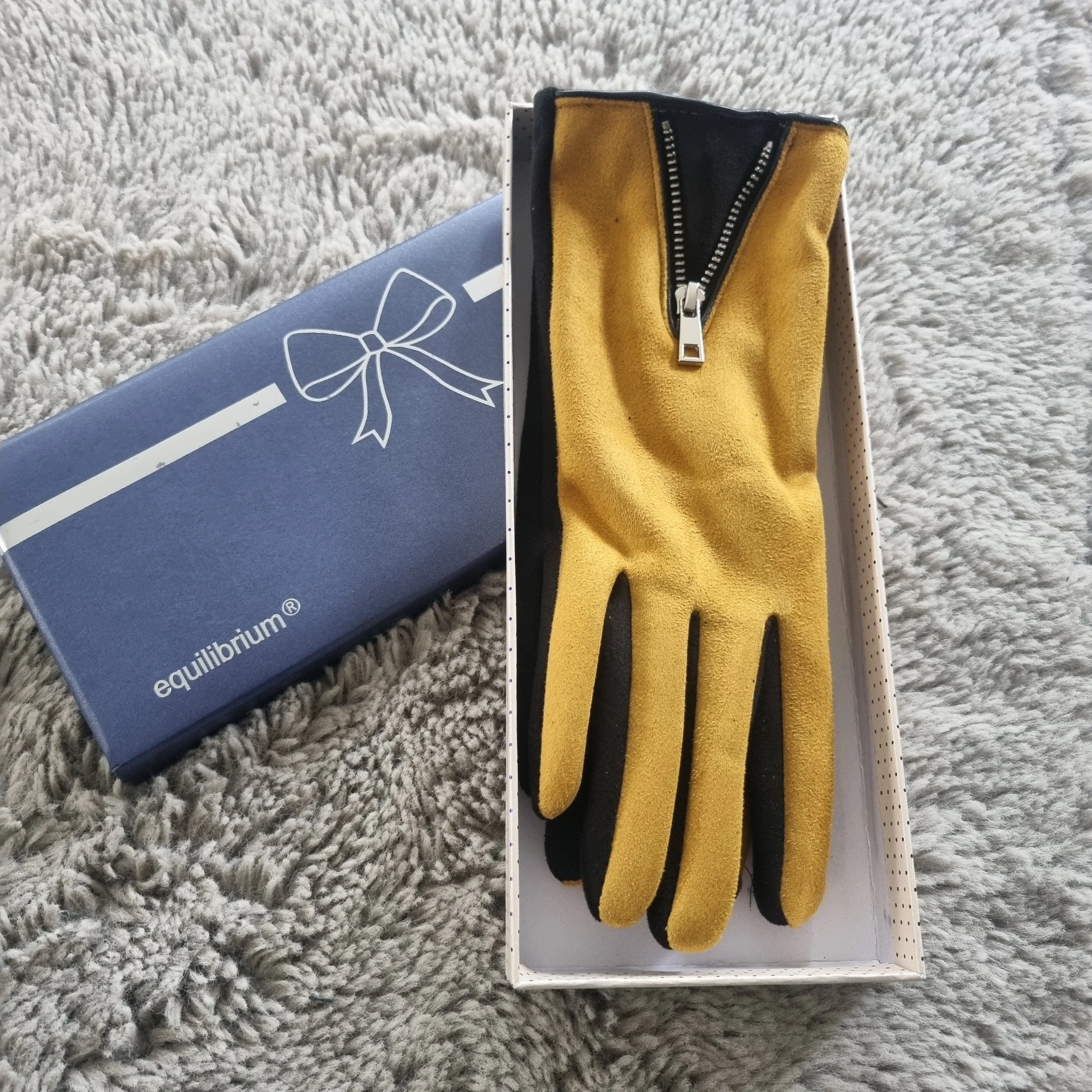 Equilibrium Zip gloves